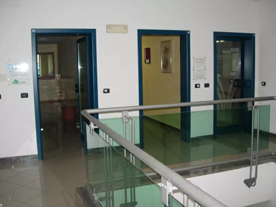 Immagine 4 di Ufficio in vendita  in VIA CESARE E LUCIANO GABRIELLI a San Benedetto Del Tronto