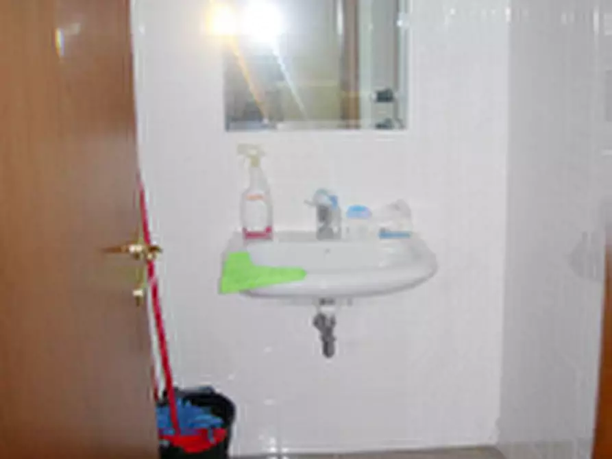 Immagine 12 di Ufficio in vendita  in VIA CESARE E LUCIANO GABRIELLI a San Benedetto Del Tronto