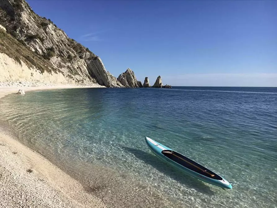 Immagine 21 di Villa in vendita  a Ancona