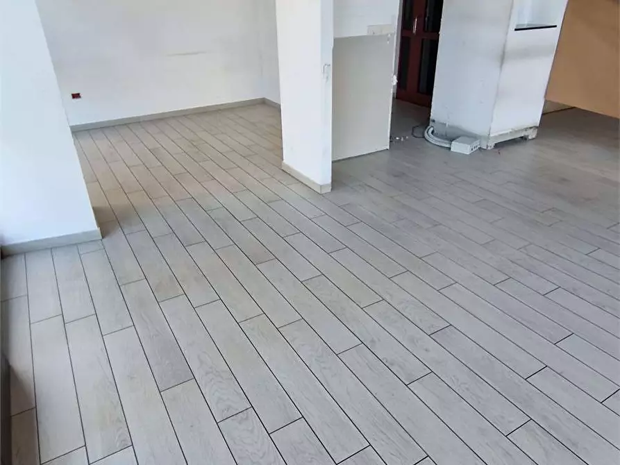 Immagine 5 di Negozio in affitto  in SIMEONI 7 a Ancona