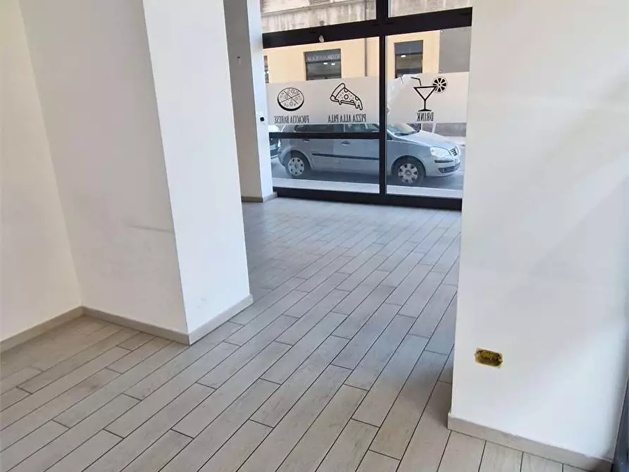 Immagine 7 di Negozio in affitto  in SIMEONI 7 a Ancona