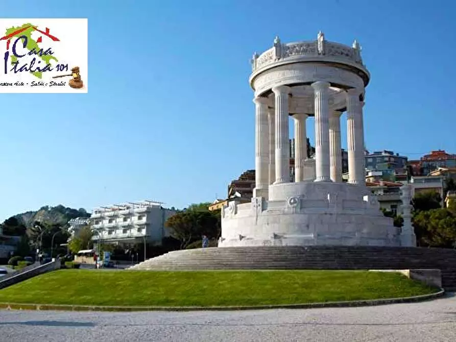 Immagine 1 di Casa indipendente in vendita  a Ancona