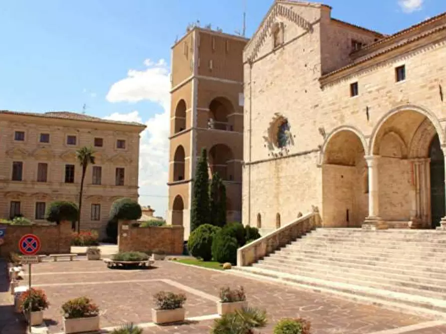 Immagine 3 di Magazzino in affitto  a Osimo