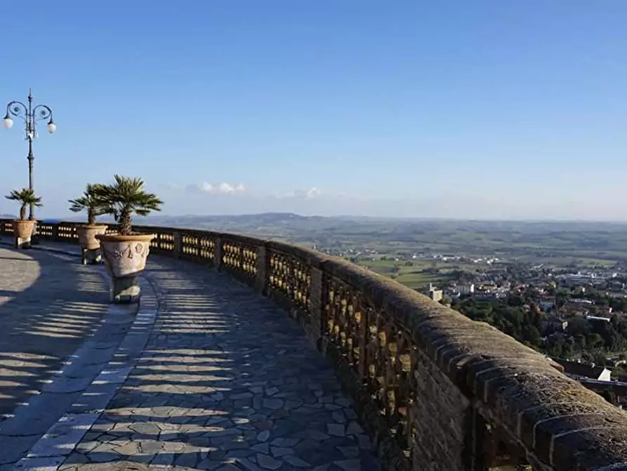 Immagine 4 di Magazzino in affitto  a Osimo