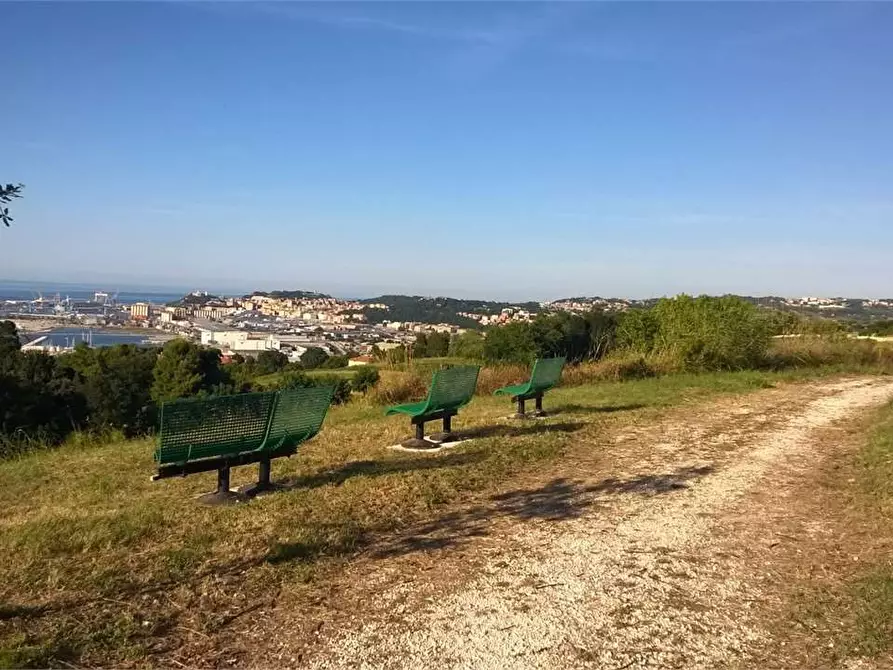 Immagine 3 di Rustico / casale in vendita  a Ancona