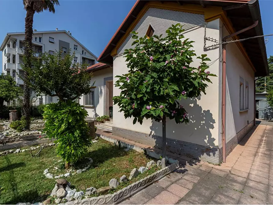 Immagine 24 di Villa in vendita  in Via Marconi 17 a Chiaravalle