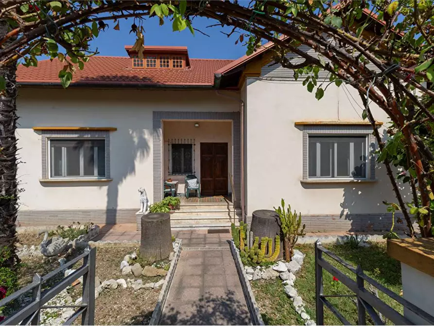 Immagine 25 di Villa in vendita  in Via Marconi 17 a Chiaravalle