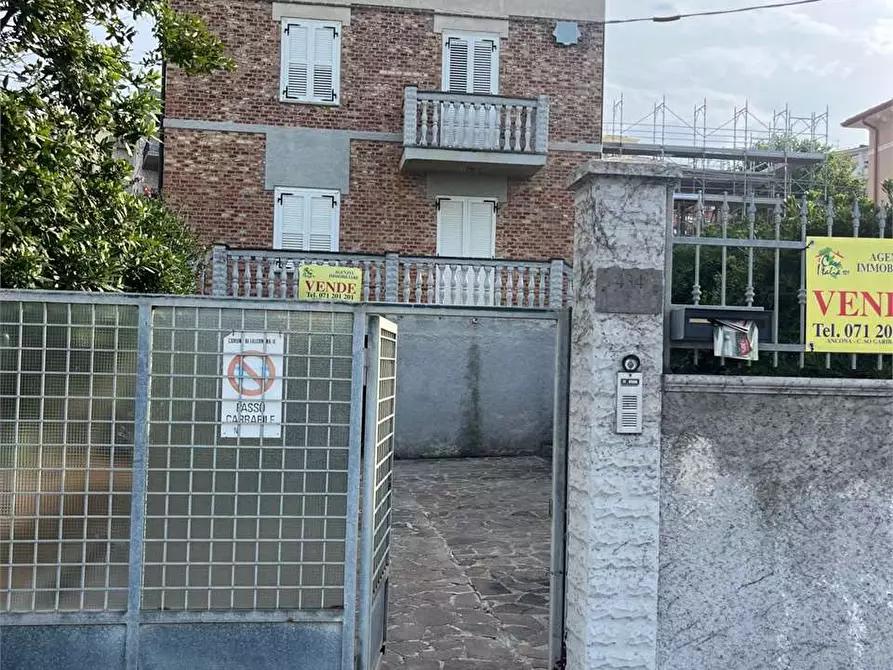 Immagine 2 di Villa in vendita  in Via Flaminia  434 a Falconara Marittima