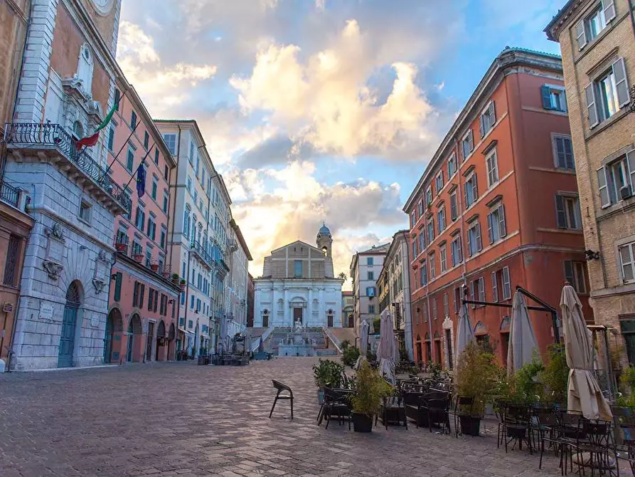 Immagine 2 di Quadrilocale in vendita  a Ancona