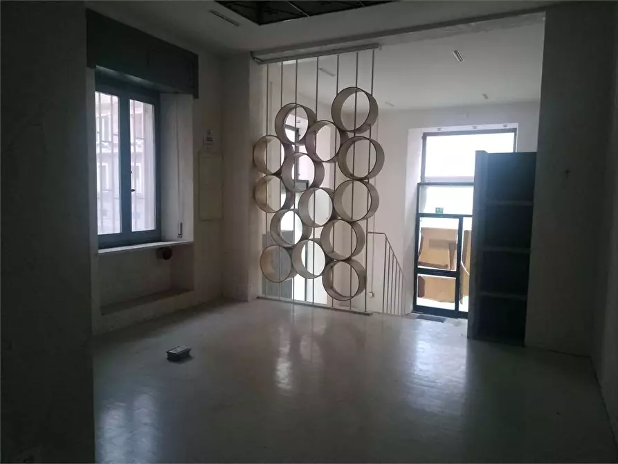 Immagine 4 di Negozio in vendita  a Ancona