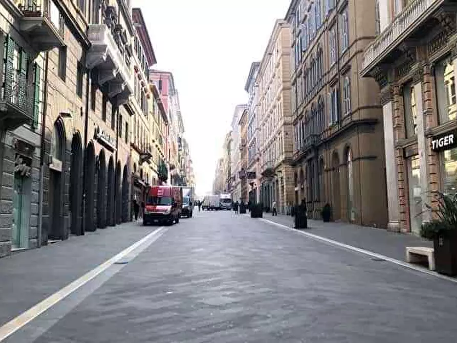 Immagine 1 di Negozio in affitto  a Ancona