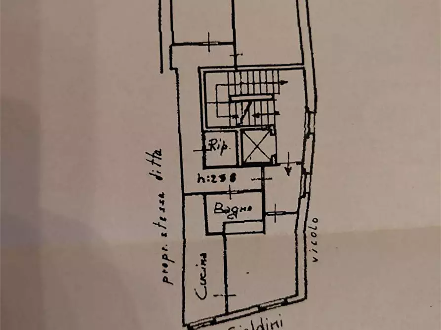 Immagine 21 di Quadrilocale in vendita  in VIA CIALDINI 33 a Ancona