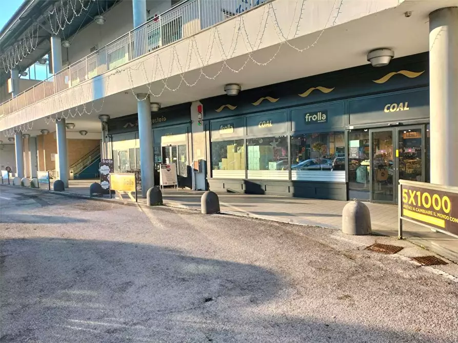 locale commerciale in affitto ad Osimo