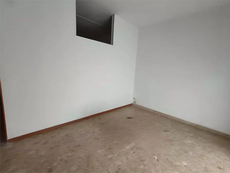 Immagine 7 di Negozio in vendita  in VIA DEI SALICI 11 a Montemarciano