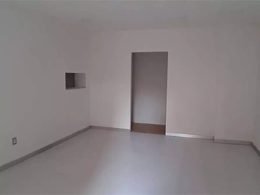 Immagine 2 di Negozio in vendita  in C.SO MATTEOTTI  95 a Ancona