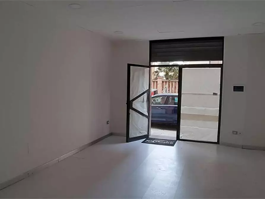 Immagine 3 di Negozio in vendita  in C.SO MATTEOTTI  95 a Ancona