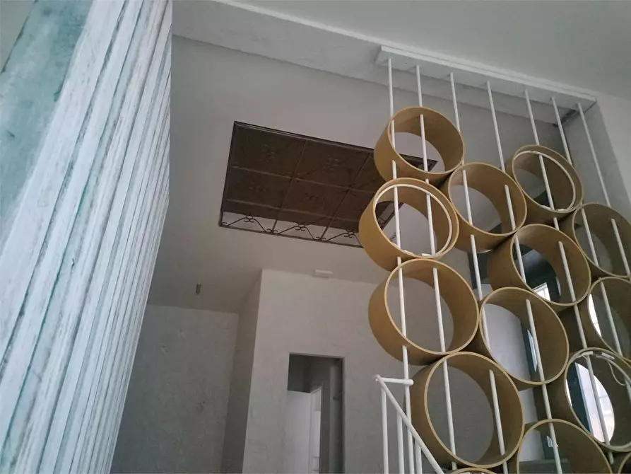 Immagine 11 di Negozio in affitto  a Ancona