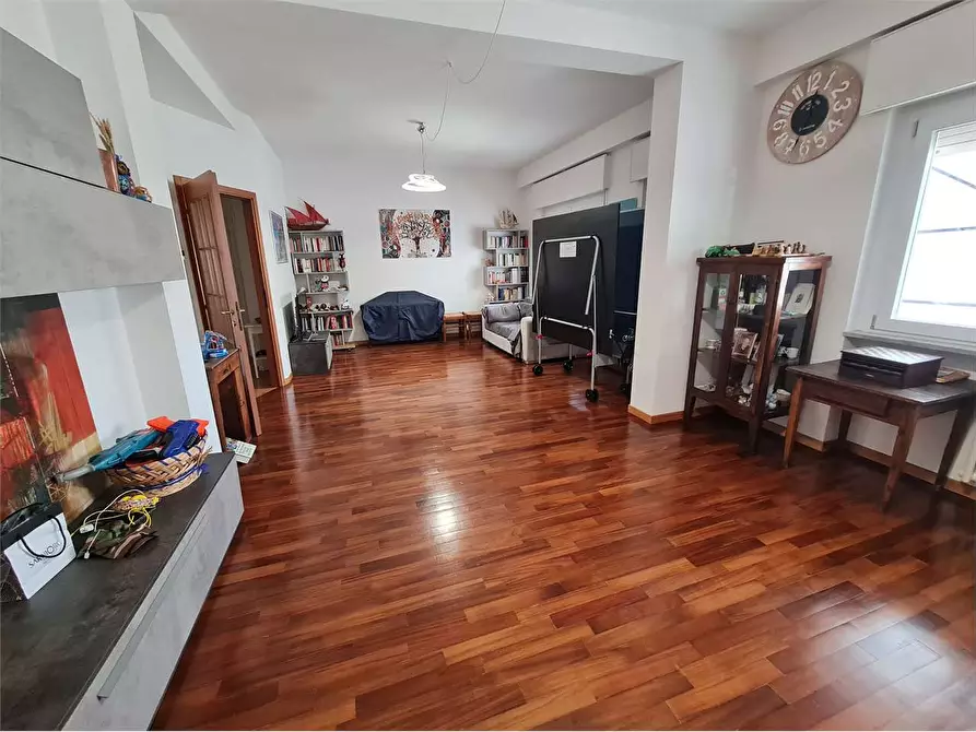 Immagine 2 di Appartamento in vendita  a Ancona