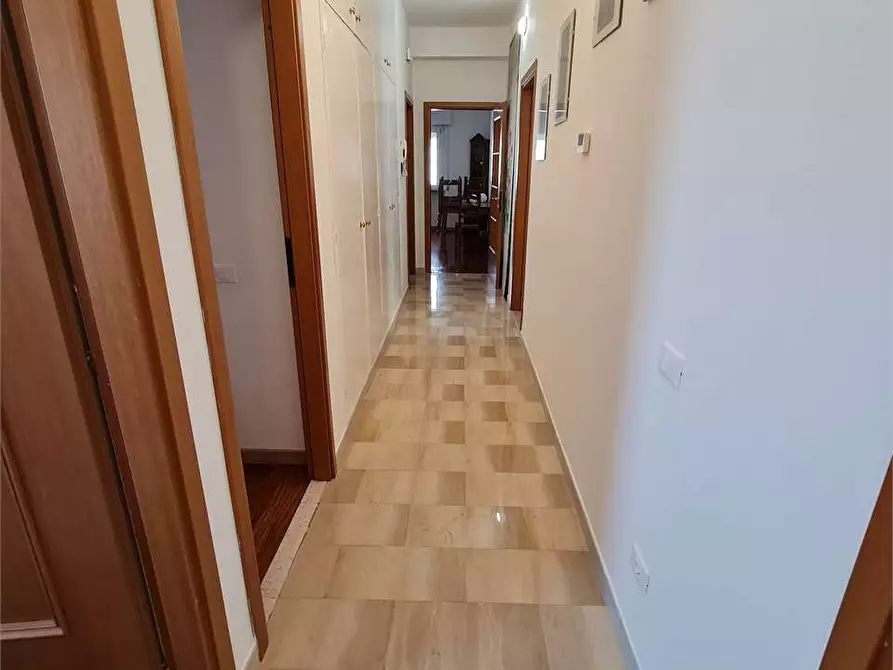 Immagine 10 di Appartamento in vendita  a Ancona