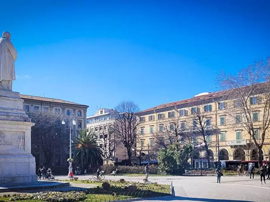 Immagine 2 di Negozio in affitto  a Ancona