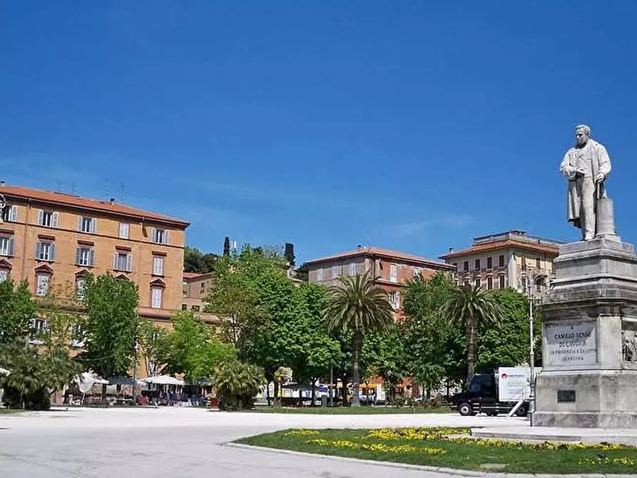 Immagine 3 di Negozio in affitto  a Ancona