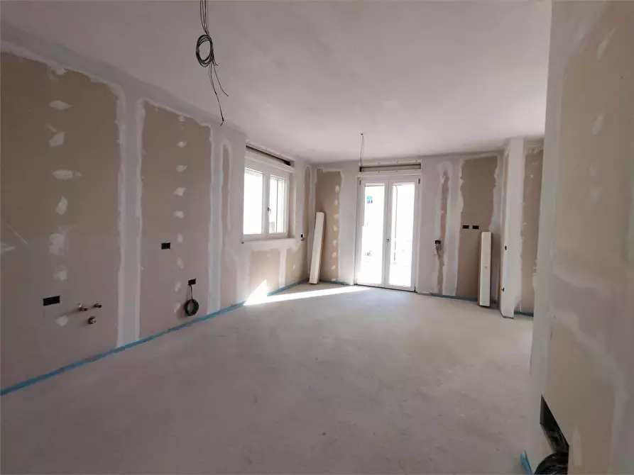 Immagine 8 di Villa in vendita  a Osimo
