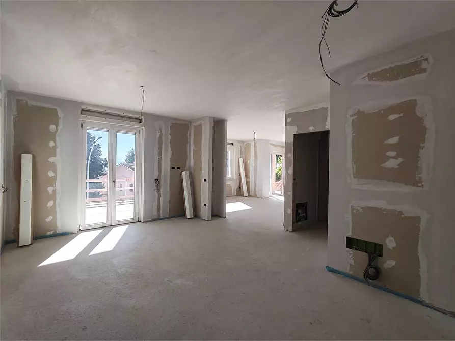 Immagine 6 di Villa in vendita  a Osimo
