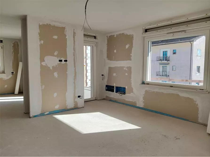 Immagine 2 di Villa in vendita  a Osimo