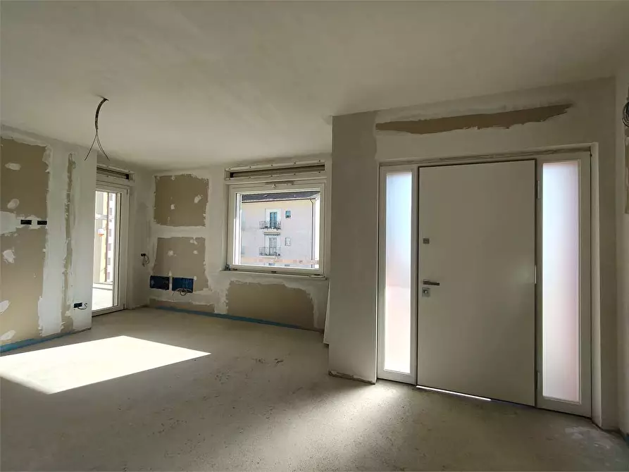 Immagine 1 di Villa in vendita  a Osimo