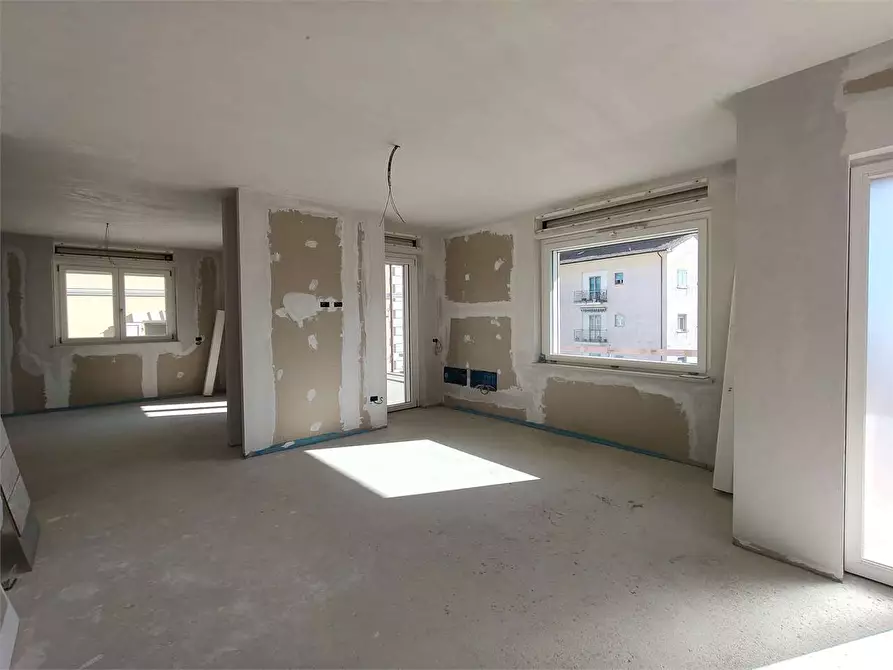 Immagine 3 di Villa in vendita  a Osimo