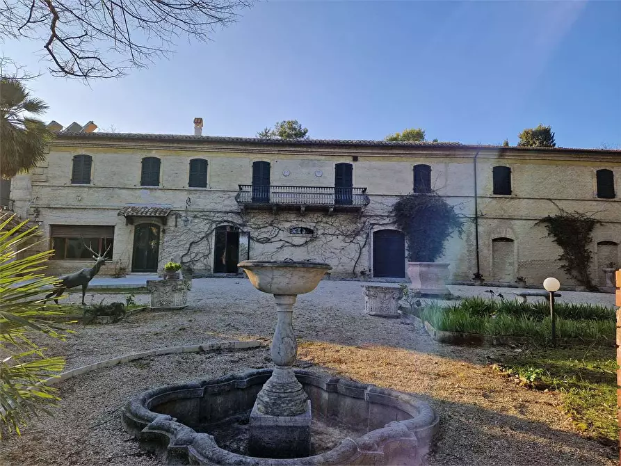 Immagine 1 di Villa in vendita  in FORNETTO 48 a Ancona