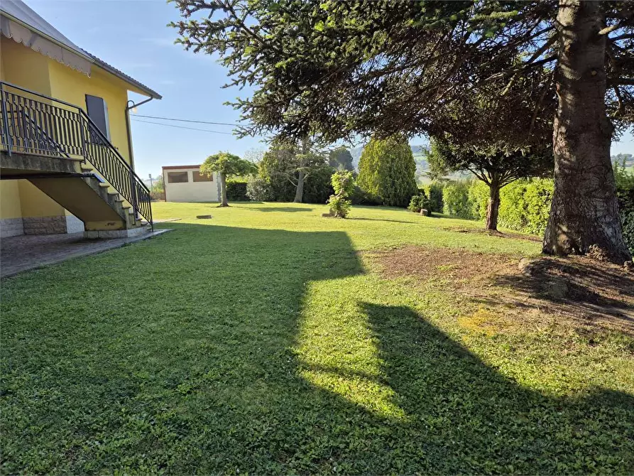Immagine 11 di Villa in vendita  a Ancona