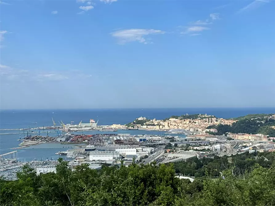 Immagine 4 di Villa in vendita  a Ancona
