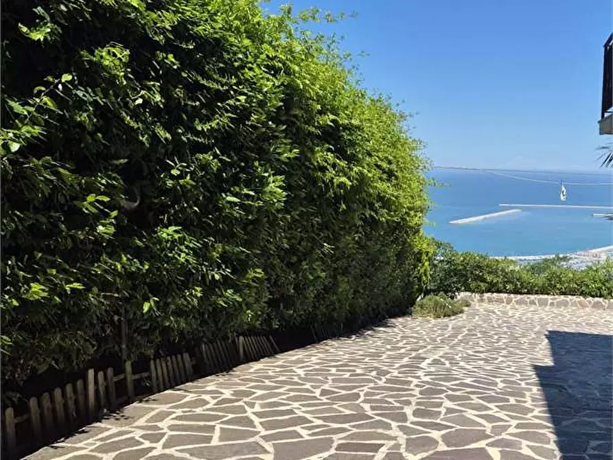 Immagine 36 di Villa in vendita  a Ancona
