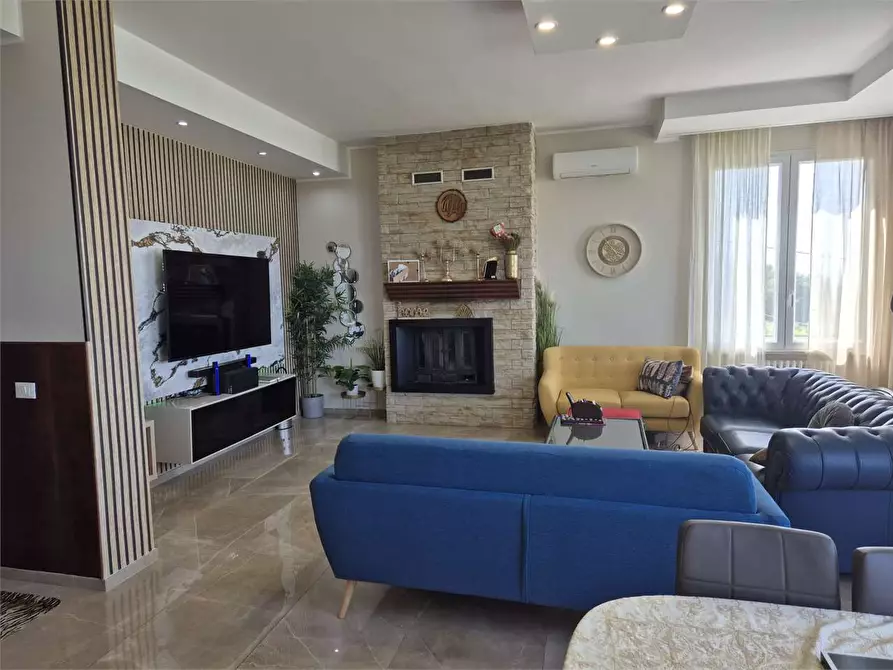 Immagine 2 di Villa in vendita  a Ancona