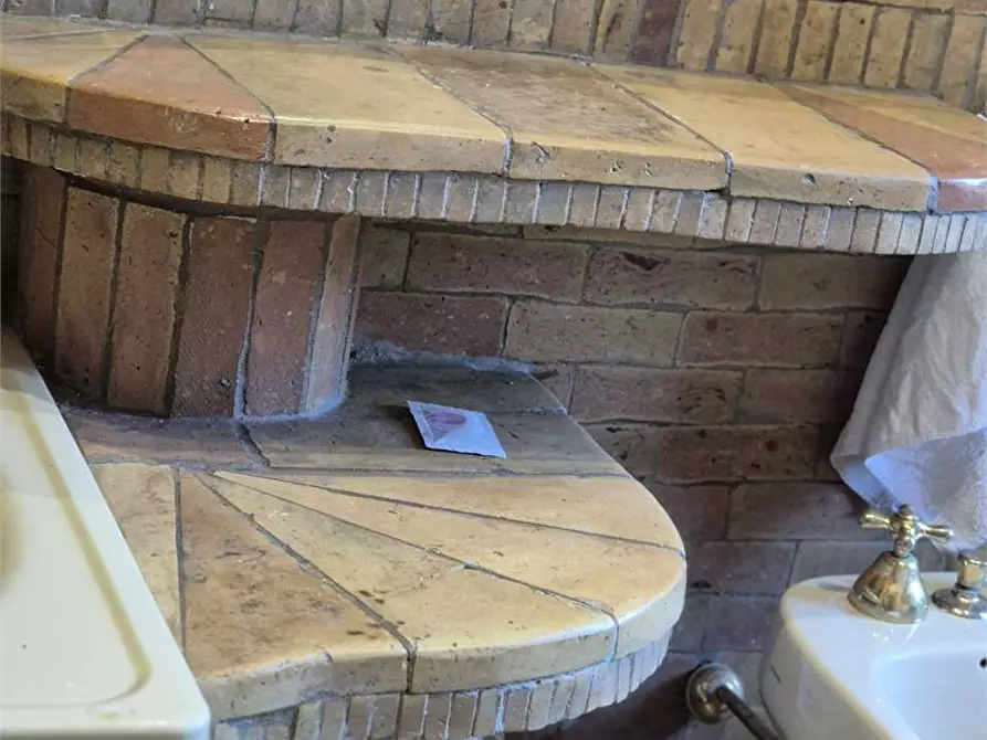 Immagine 49 di Porzione di villa in vendita  a Agugliano