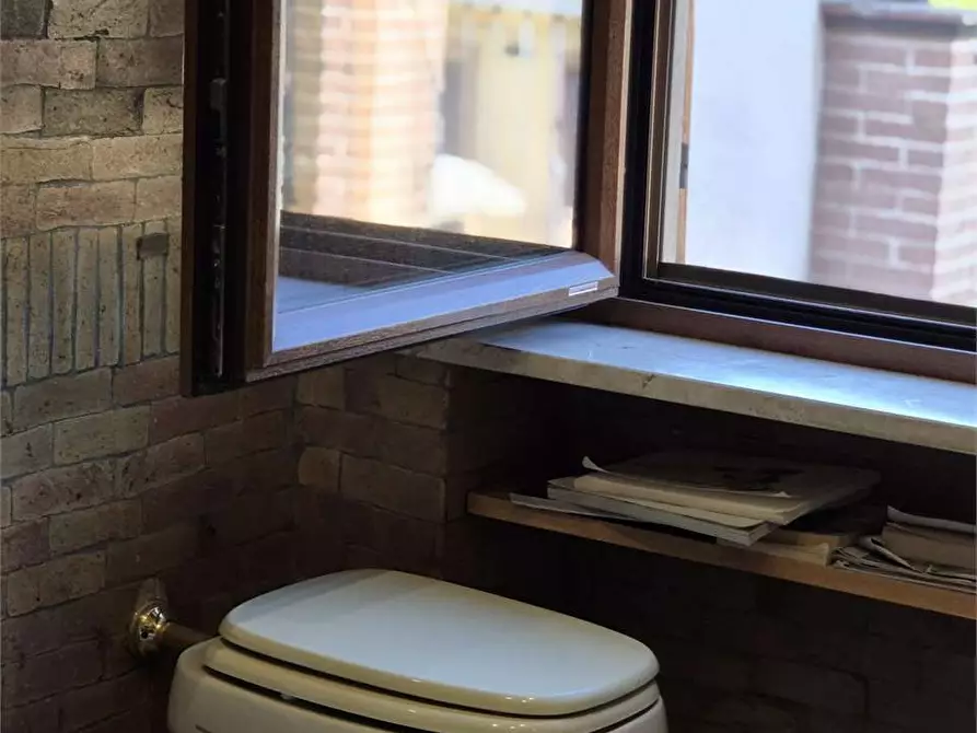 Immagine 83 di Porzione di villa in vendita  a Agugliano
