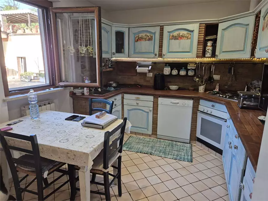 Immagine 86 di Porzione di villa in vendita  a Agugliano