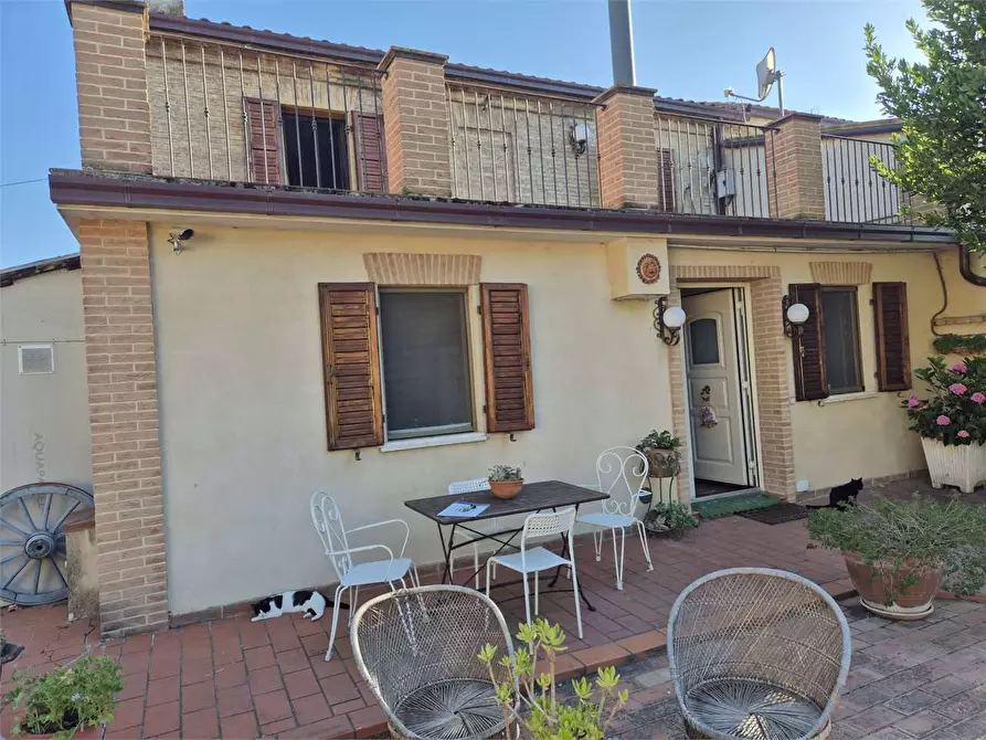 Immagine 79 di Porzione di villa in vendita  a Agugliano