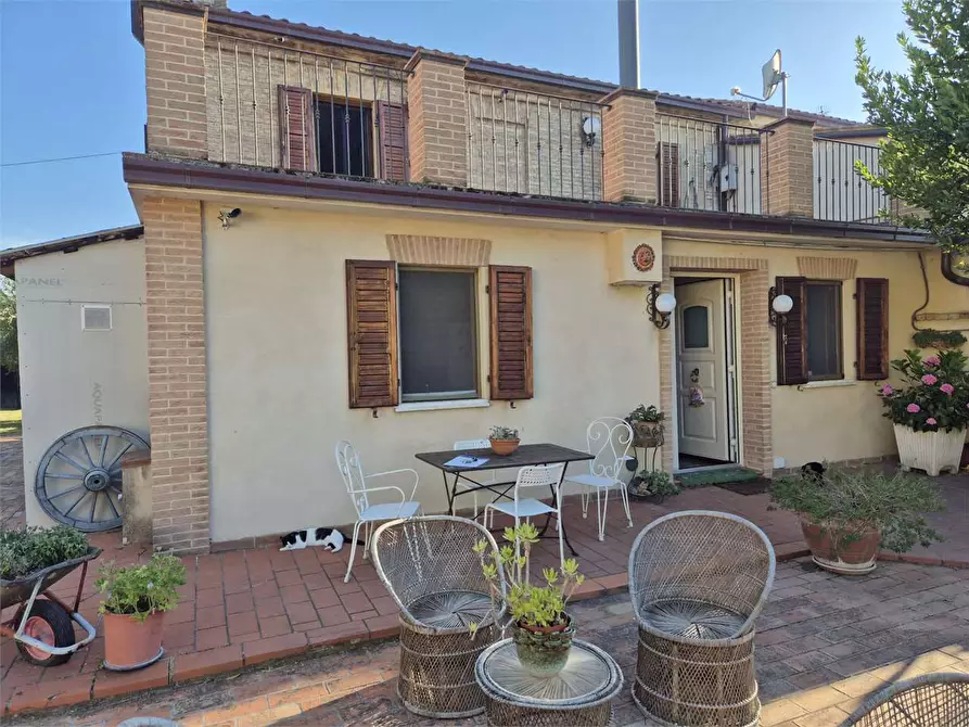 Immagine 90 di Porzione di villa in vendita  a Agugliano
