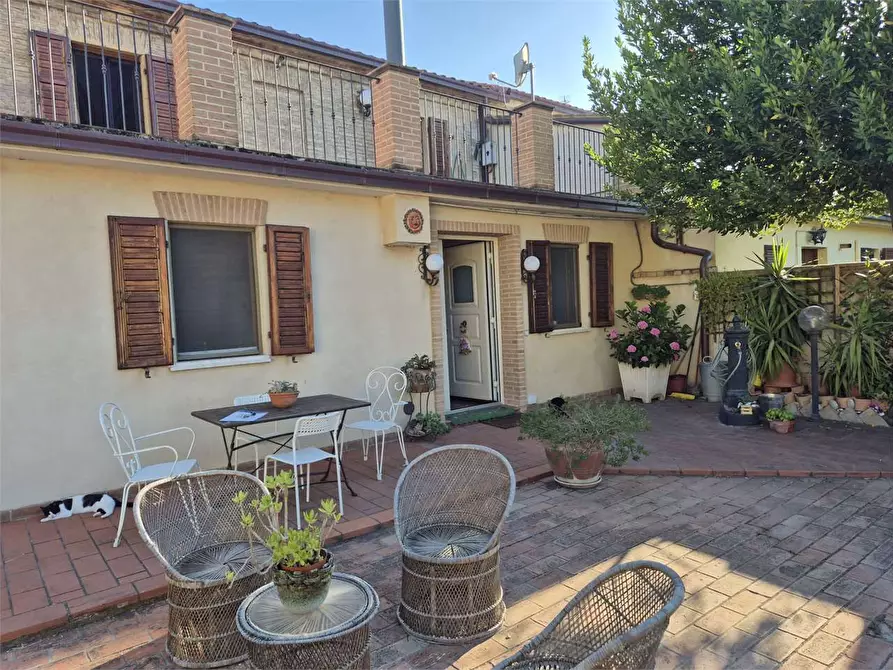 Immagine 91 di Porzione di villa in vendita  a Agugliano
