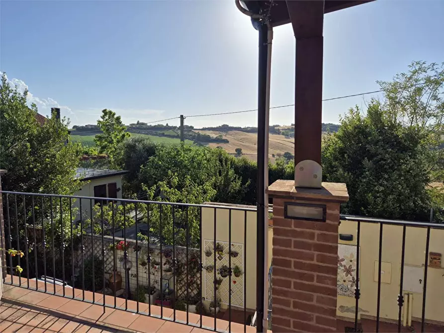 Immagine 53 di Porzione di villa in vendita  a Agugliano