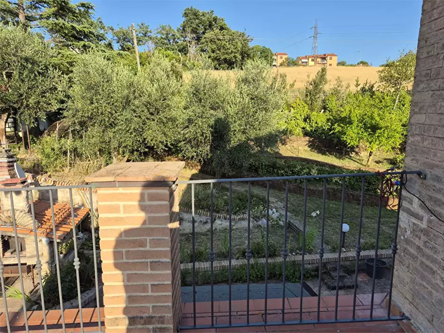 Immagine 76 di Porzione di villa in vendita  a Agugliano
