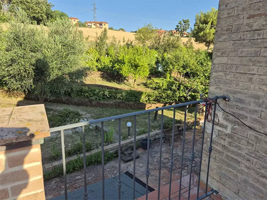 Immagine 96 di Porzione di villa in vendita  a Agugliano