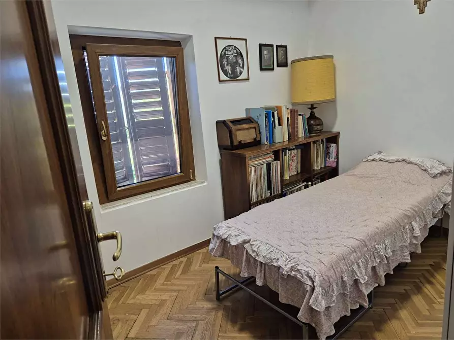 Immagine 36 di Porzione di villa in vendita  a Agugliano