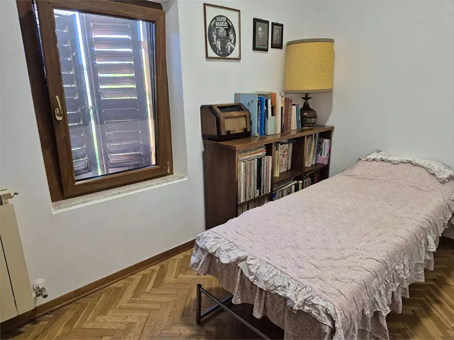 Immagine 37 di Porzione di villa in vendita  a Agugliano