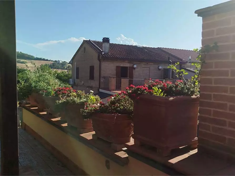 Immagine 55 di Porzione di villa in vendita  a Agugliano