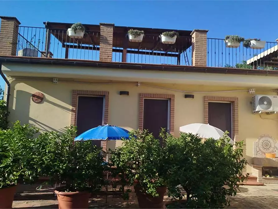 Immagine 57 di Porzione di villa in vendita  a Agugliano
