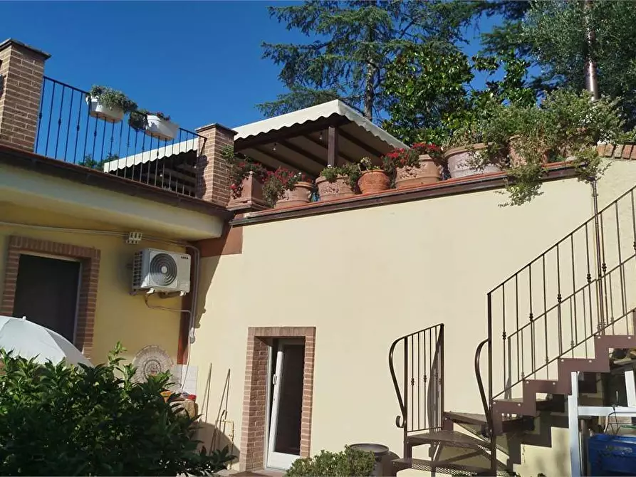 Immagine 58 di Porzione di villa in vendita  a Agugliano