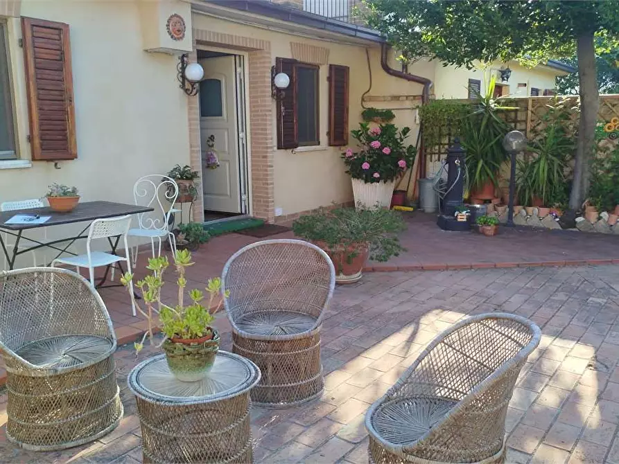 Immagine 2 di Porzione di villa in vendita  a Agugliano
